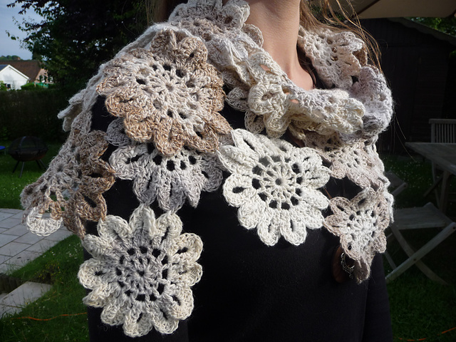 Ravelry: d. Flower Motif Shawl (花モチーフのショール) pattern by