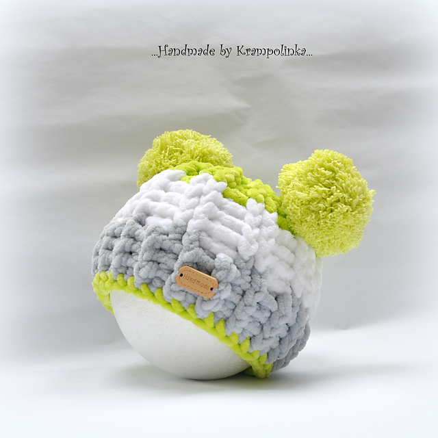 Coolishek with two pompoms