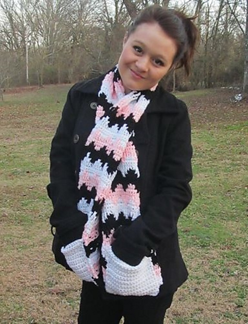 Peaks & Pockets Scarf