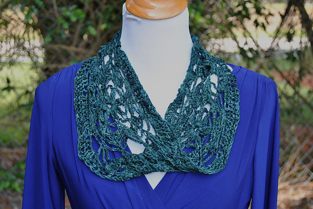 Trident 3 Motif Cowl or Moebius