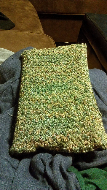 Adjustable book cover with pocket