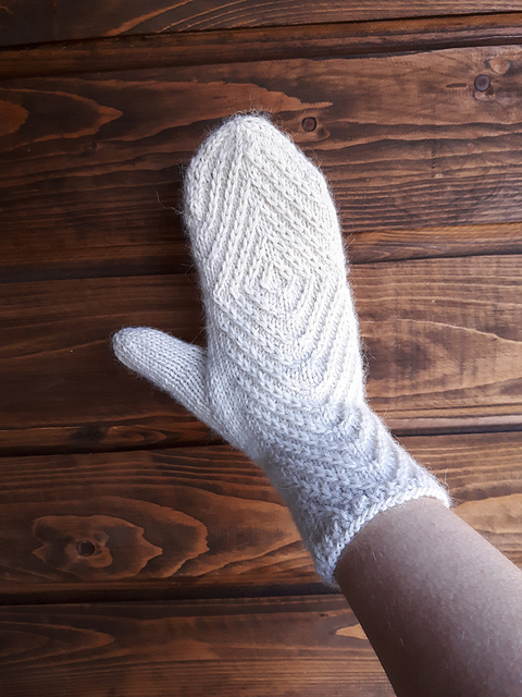 Rhombtwist mittens