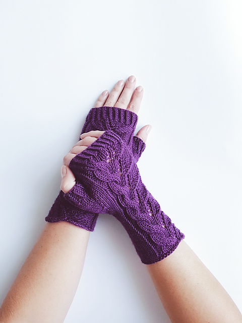 Leafy Cables Mitts