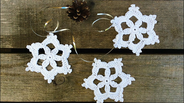 Dainty Snowflake Christmas Ornament