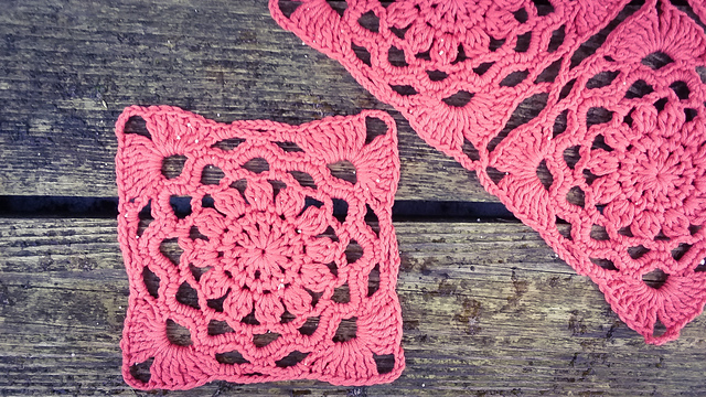 12 Petal Flower Square
