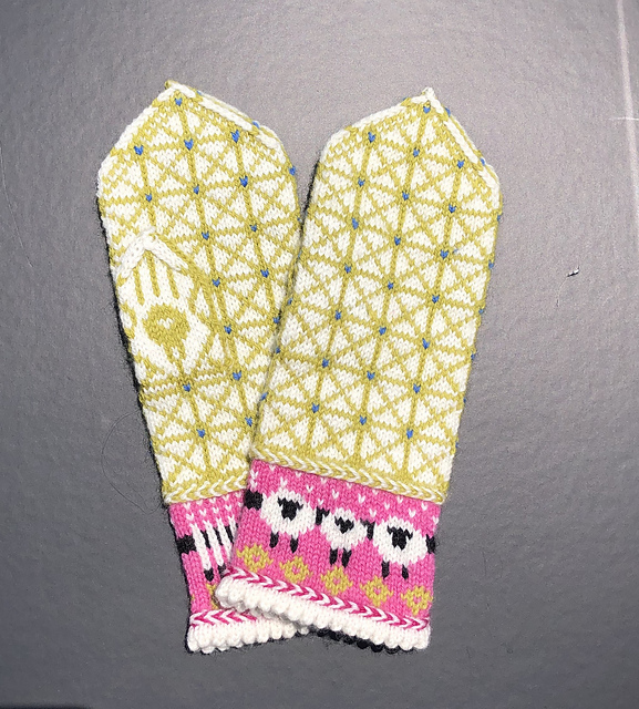 Sheeps are in the House mittens (vettlingar)