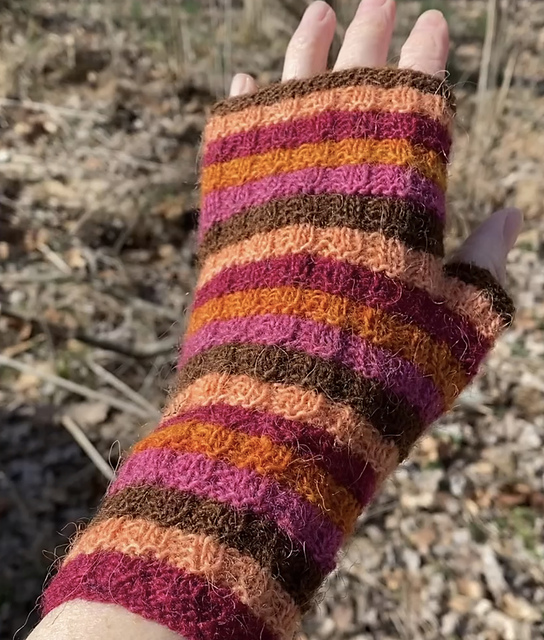 Freedom fingerless mittens (grifflur)