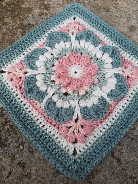 Ravelry: Maj Square pattern by Lina Kittel