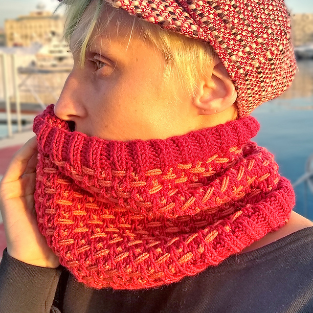 Cowl V Season In Red