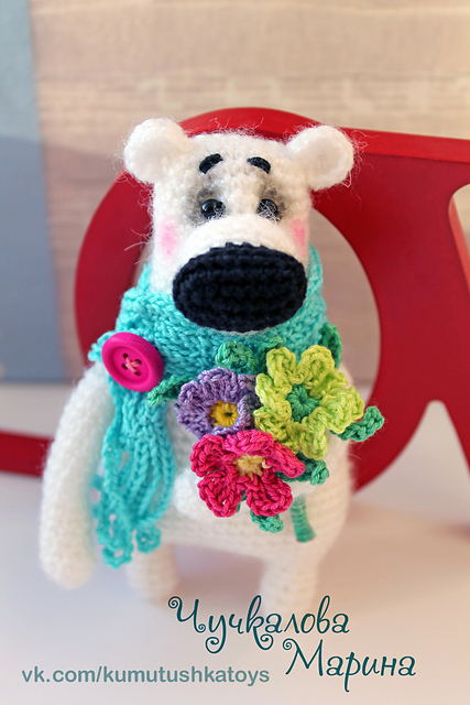 Polar bear with a bouquet