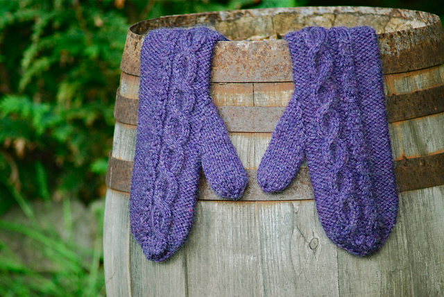 Ravelry: Validus Mittens pattern by Nostalgiknit