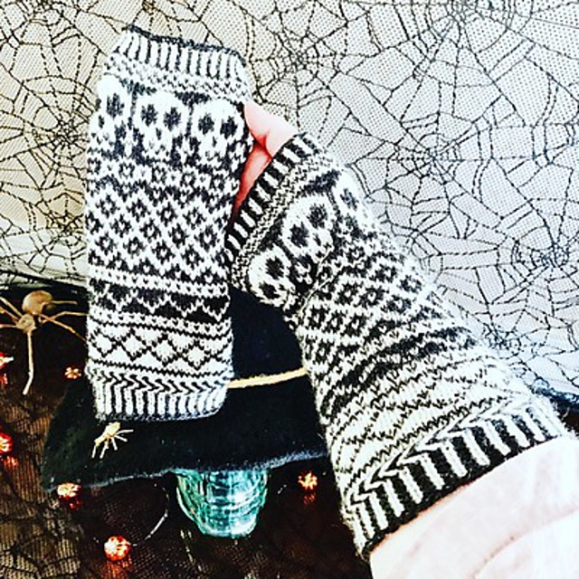 Skull Wrist Warmers