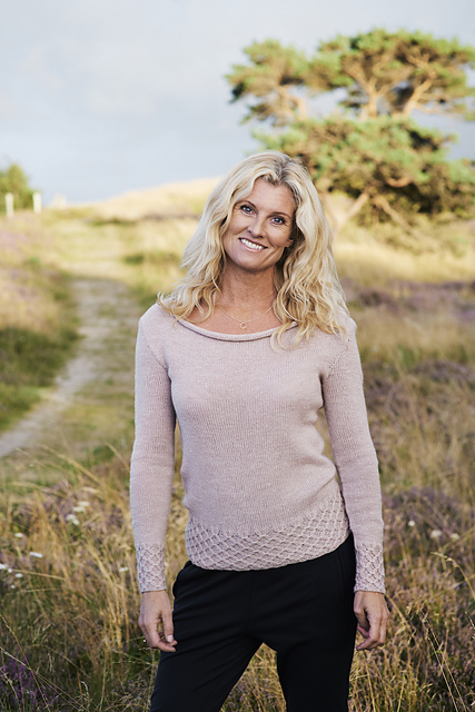 Bolette sweater with smock and boat neck