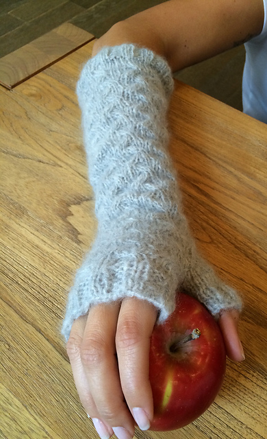 Ellaria Fingerless Gloves
