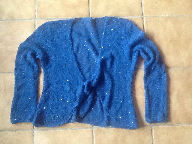 # 14 Jacke mit Bindebändern