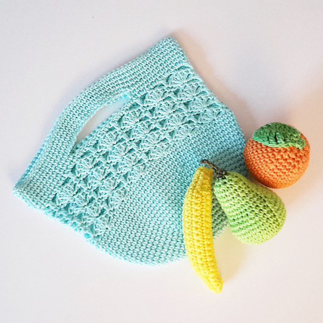 Market bag with fruits