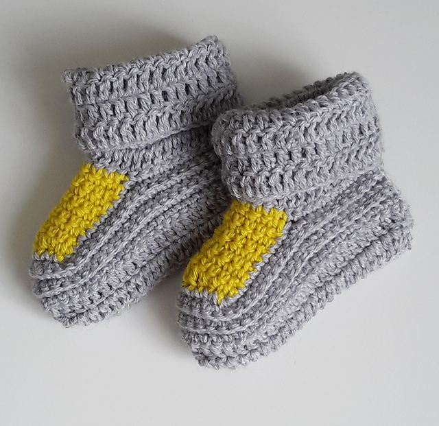Baby booties Aes