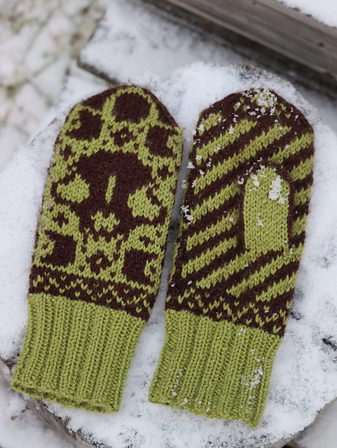 Feline Spirit Mittens