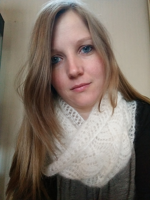 Beaded leaf cowl