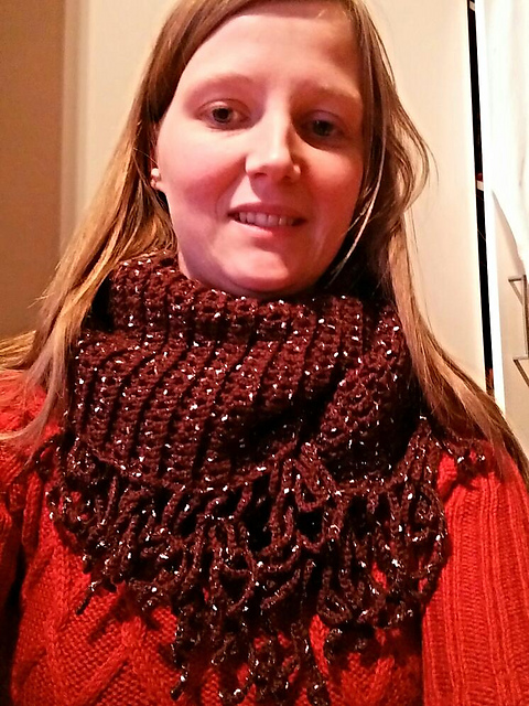 Crochet cowl with tassel