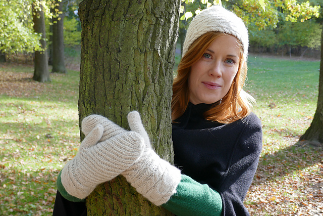 Llamalicious Mittens