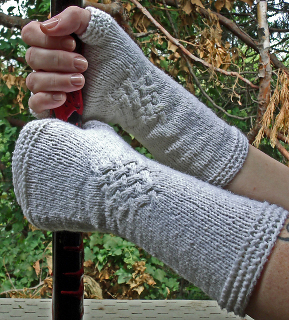 Llaw Gwyn Mitts