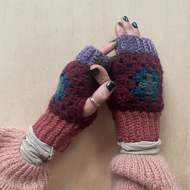 PAULETTE - Granny squares Hand Warmers