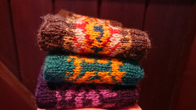 Shepherdress wristwarmers