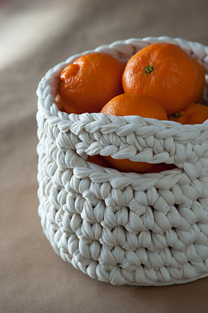 Crochet basket with handles