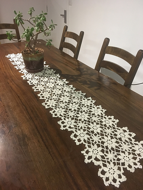 Daisy Shower Runner #7710