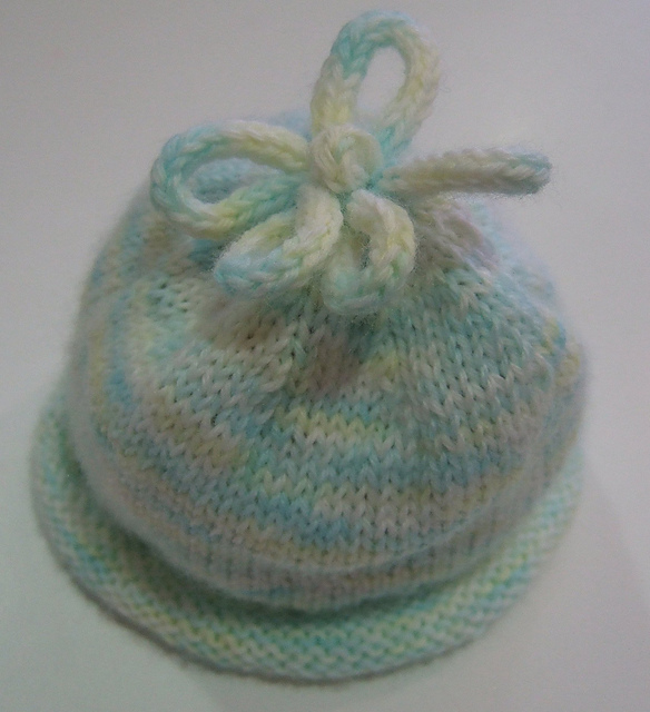 Raglan Cardigan with Hat and Bootees in 2 colour styles - Design 4