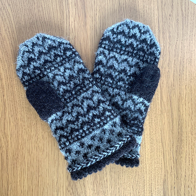 Yamayama Mittens