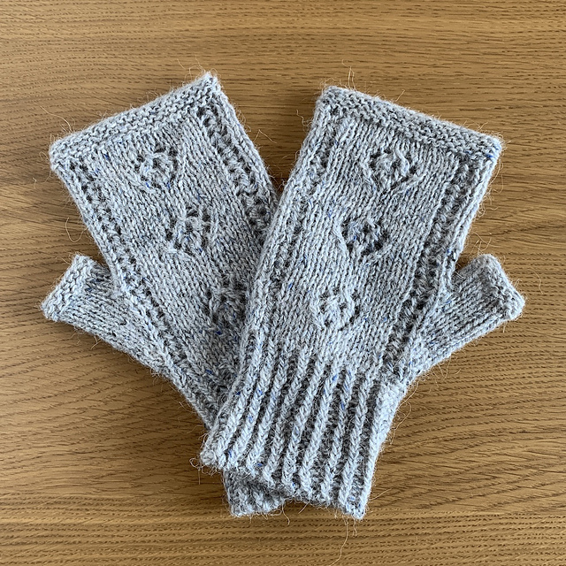 Oshinbana Mittens