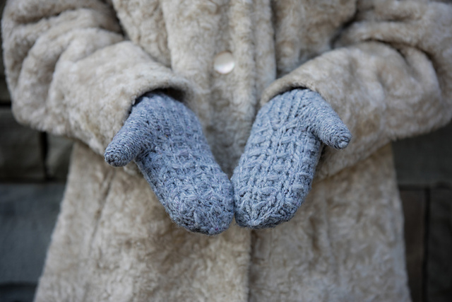 Lolancha Mitts