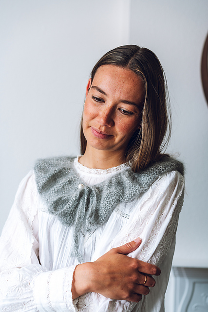 Ruffle Collar