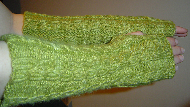 Cabled Gauntlets