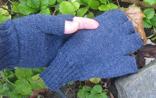 Absolutely Plain Fingerless Gloves