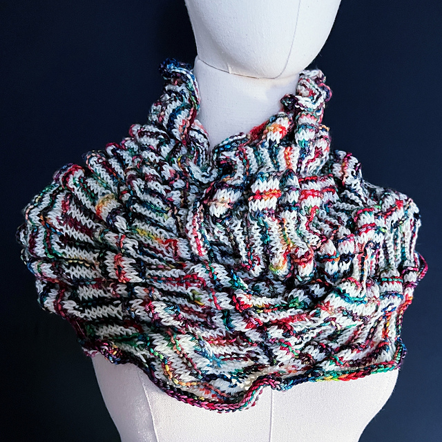 Whirly Giggle Cowl