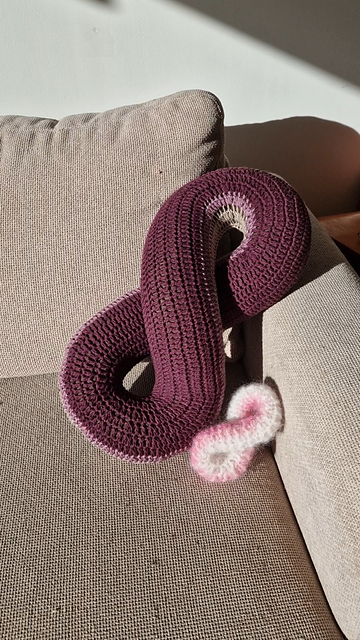 Infinity or Figure 8 Cushion