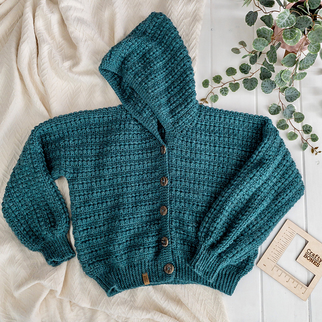 Ravelry: Dede Women's Cardigan pattern by Leanna Haughian