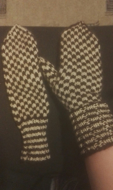 Lapaset kahdella värillä