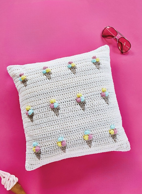 Triple-Scoop Cushion
