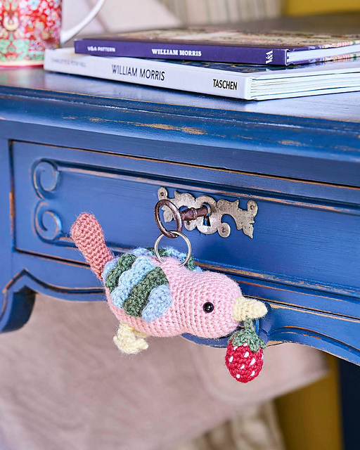 Strawberry Thief Bird