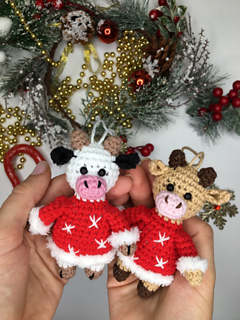 Christmas cow ornament small