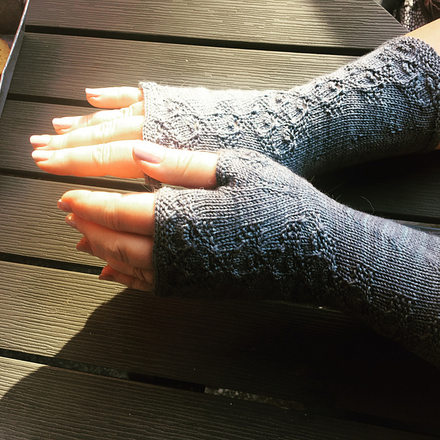 Blommor och Bin mitts