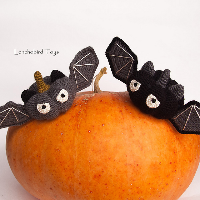 Amigurumi Halloween pumpkin bats