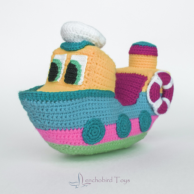 Amigurumi small skipper ship