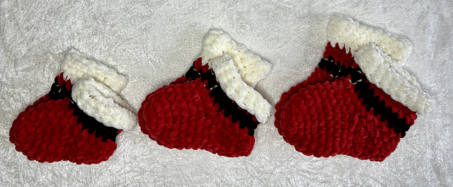 Santa’s booties (12-16cm)
