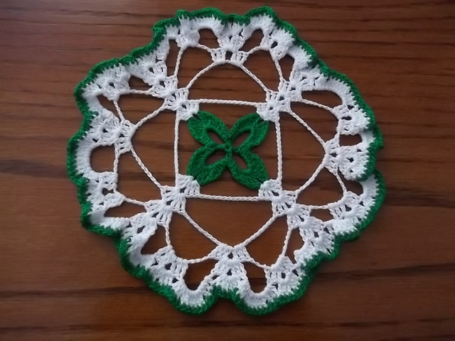 4-Leaf Clover Doily