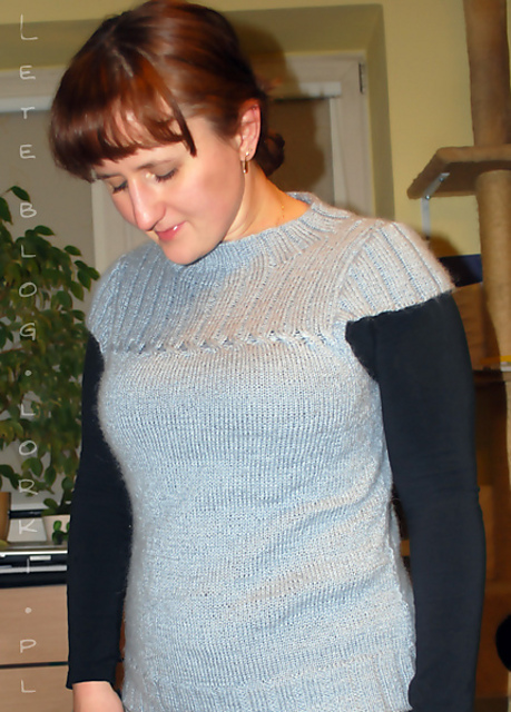Sweter z krótkim rękawem